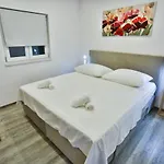 Tatil Evi Family Friendly House With A Swimming Pool - 15909