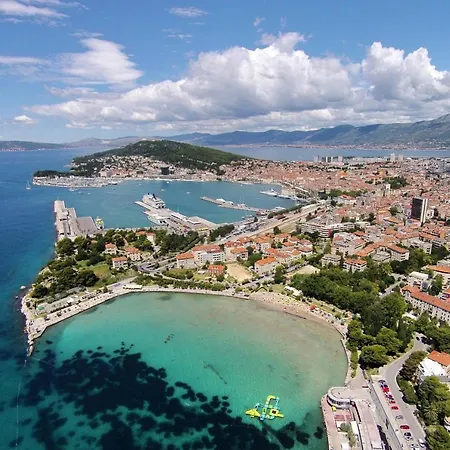 Family Friendly House With A Swimming Pool - 15909 *