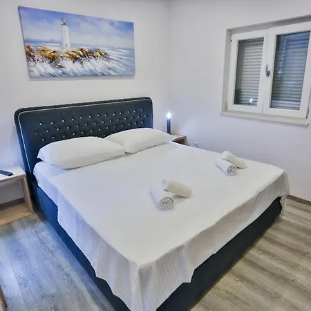 Family Friendly House With A Swimming Pool - 15909 * Split