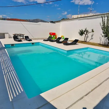 Tatil Evi Family Friendly House With A Swimming Pool - 15909 Split