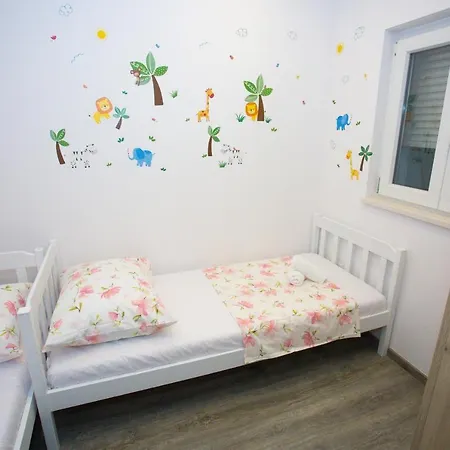 Tatil Evi Family Friendly House With A Swimming Pool - 15909 Split