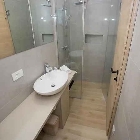 Vakantiehuis Family Friendly House With A Swimming Pool - 15909