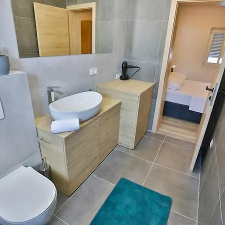 Vakantiehuis Family Friendly House With A Swimming Pool - 15909 Split