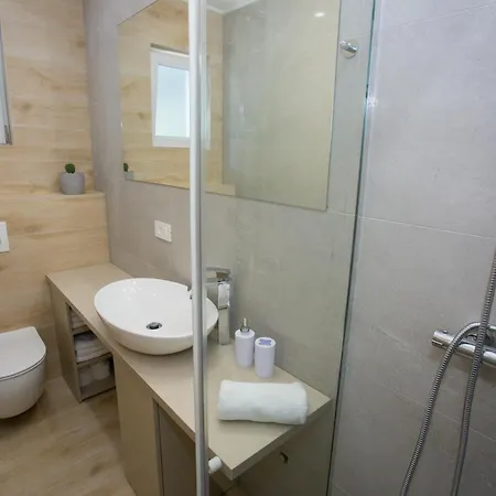 Family Friendly House With A Swimming Pool - 15909