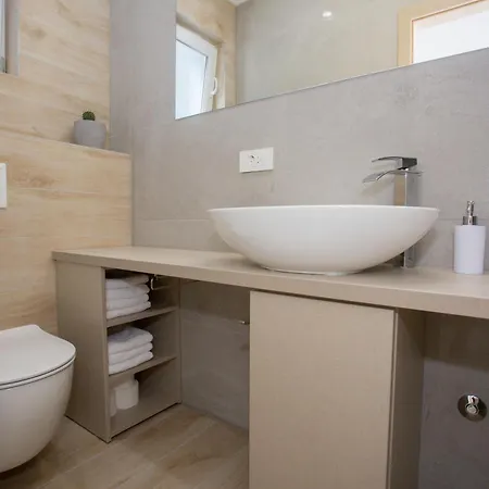 Family Friendly House With A Swimming Pool - 15909
