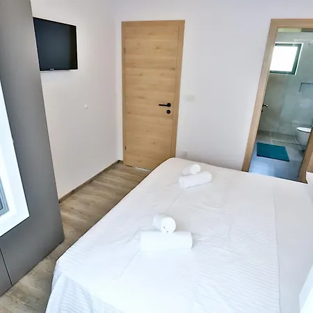Vakantiehuis Family Friendly House With A Swimming Pool - 15909 Split