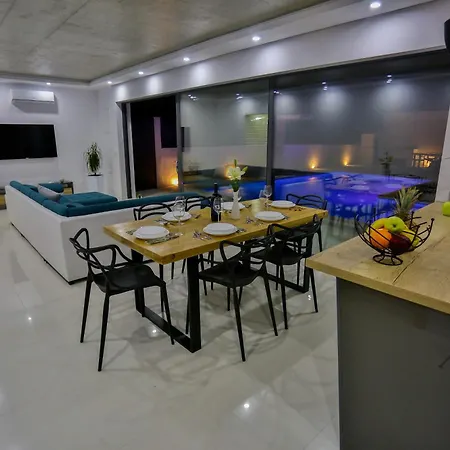 Family Friendly House With A Swimming Pool - 15909 Vakantiehuis *