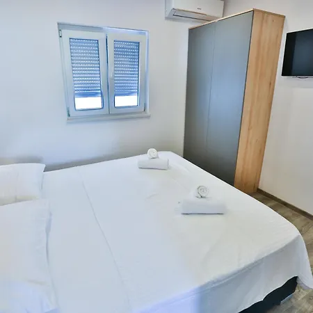 Family Friendly House With A Swimming Pool - 15909 Split